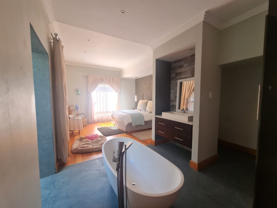 6 Bedroom Property for Sale in Waverley Free State